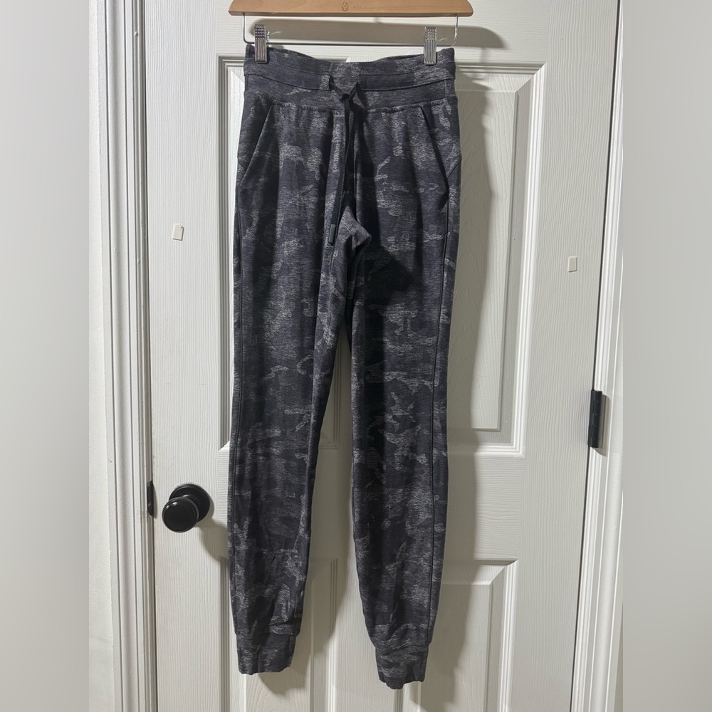 lululemon Ready to Rulu High-Rise Jogger 28" - Camo Deep Coal - Size 2